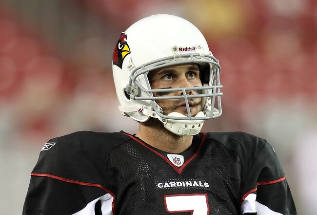 GLENDALE, AZ - SEPTEMBER 02:  Quarterback Matt Leinart #7 of the Arizona Cardinals warms up before the preseason NFL game against the Washington Redskins at the University of Phoenix Stadium on September 2, 2010 in Glendale, Arizona. The Cardinals defeate