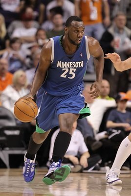 PHOENIX - MARCH 16:  Al Jefferson #25 of the Minnesota Timberwolves handles the ball during the NBA game against the Phoenix Suns at US Airways Center on March 16, 2010 in Phoenix, Arizona. The Suns defeated the Timberwolves 152-114.  NOTE TO USER: User e