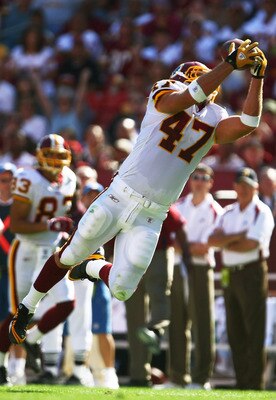 LANDOVER, MD - OCTOBER 12:  Chris Cooley #47 of the Washington Redskins makes a catch against the St. Louis Rams during their game on October 12, 2008 at FedEx Field in Landover, Maryland.  (Photo by Chris McGrath/Getty Images)