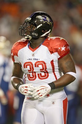 MIAMI GARDENS, FL - JANUARY 31: Le'Ron McClain #33 of the Baltimore Ravens moves on the field during the 2010 AFC-NFC Pro Bowl at Sun Life Stadium on January 31, 2010 in Miami Gardens, Florida. (Photo by Doug Benc/Getty Images)