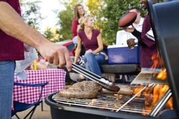 Tailgating_fans_display_image