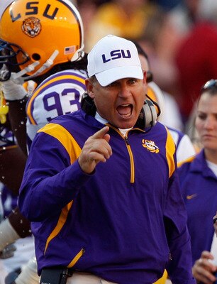BATON ROUGE, LA - NOVEMBER 08:  Head coach Les Miles of the Louisiana State University Tigers argues a call with a referee during the game against the Alabama Crimson Tide on November 11, 2008 at Tiger Stadium in Baton Rouge, Louisiana.  (Photo by Chris G
