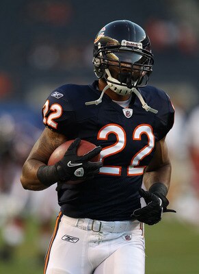 CHICAGO - AUGUST 28: Matt Forte #22 of the Chicago Bears participates in warm-ups before a preseason game against the Arizona Cardinals at Soldier Field on August 28, 2010 in Chicago, Illinois. The Cardinals defeated the Bears 14-9. (Photo by Jonathan Dan