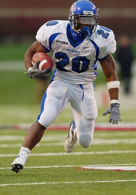 LOUISVILLE, KENTUCKY - NOVEMBER 15:  Running back DeAngelo Williams #20 of the Memphis Tigers runs with the ball during the game against the Louisville Cardinals on November15, 2003 at Papa John's Stadium in Louisville, Kentucky. The Tigers won 37-7. (Pho