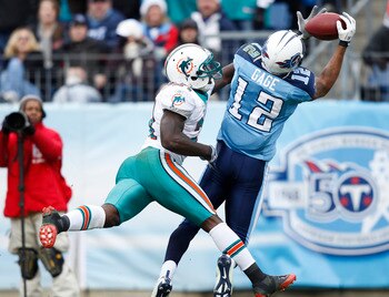 NASHVILLE, TN - DECEMBER 20: Justin Gage #12 of the Tennessee Titans catches a touchdown pass in the first half behind Vontae Davis #21 of the Miami Dolphins at LP Field on December 20, 2009 in Nashville, Tennessee. (Photo by Joe Robbins/Getty Images)