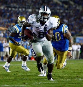 PASADENA, CA - SEPTEMBER 19:  Runningback Daniel Thomas #8 of the Kansas State Wildcats carries the ball against the UCLA Bruins at the Rose Bowl on September 19, 2009 in Pasadena, California. UCLA defeated Kansas State 23-9.  (Photo by Jeff Gross/Getty I