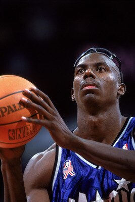 15 Nov 2001:  Bo Outlaw #45 of the Orlando Magic lines up a free throw during the game against the Denver Nuggets at the Pepsi Center in Denver, Colorado.  The Magic defeated the Nuggets 101-82.  NOTE TO USER: User expressly acknowledges and agrees that,