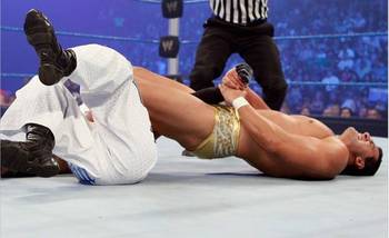 SmackDown 4/2/ 2011 ::قبل البث Alberto-Del-Rio-defeated-Rey-Mysterio1_display_image