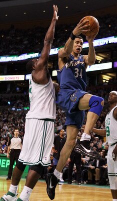 BOSTON - MARCH 07:  JaVale McGee #34 of the Washington Wizards heads for the basket as Kendrick Perkins #43 of the Boston Celtics defends on March 7, 2010 at the TD Garden in Boston, Massachusetts.  NOTE TO USER: User expressly acknowledges and agrees tha