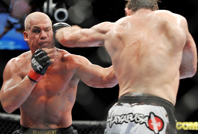 LAS VEGAS - NOVEMBER 21: Tito Ortiz (L) battles Forrest Griffin (R) during their Light Heavyweight Fight at the UFC 106 at Mandalay Bay Events Center on November 21, 2009 in Las Vegas, Nevada. (Photo by Jon Kopaloff/Getty Images)