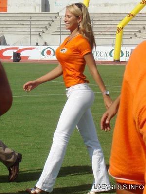 If you don't think she would distract a football player, you're absolutely wrong.