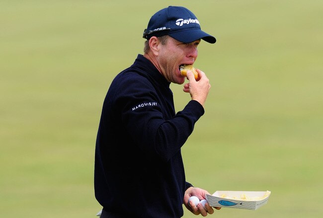 ST ANDREWS, SCOTLAND - JULY 12: Scott Verplank of the USA eating fish and chips on the course during practice for the 139th Open Championship on the Old Course, St Andrews on July 12, 2010 in St Andrews, Scotland.  (Photo by Stuart Franklin/Getty Images)