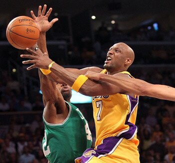 LOS ANGELES, CA - JUNE 17:  Lamar Odom #7 of the Los Angeles Lakers goes up for a shot between Tony Allen #42 and Rasheed Wallace #30 of the Boston Celtics in Game Seven of the 2010 NBA Finals at Staples Center on June 17, 2010 in Los Angeles, California.