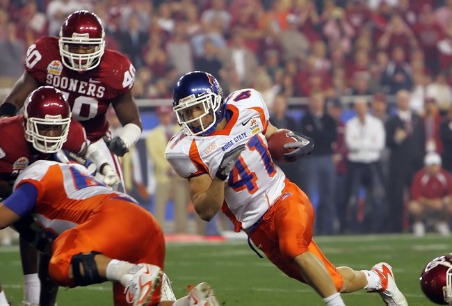 GLENDALE, AZ - JANUARY 01:  Running back Ian Johnson #41 of the Boise State Broncos runs the football in the first quarter against the Oklahoma Sooners at the Tostito's Fiesta Bowl at University of Phoenix Stadium January 1, 2007 in Glendale, Arizona.  (P