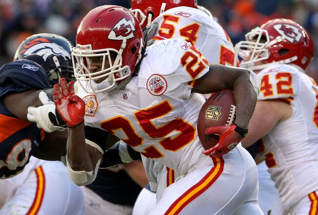 DENVER - JANUARY 03: Jamaal Charles #25 of the Kansas City Chiefs rushes against the Denver Broncos at Invesco Field at Mile High on January 3, 2010 in Denver, Colorado. (Photo by Doug Pensinger/Getty Images)