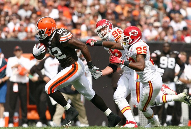 CLEVELAND - SEPTEMBER 19: Tight end Benjamin Watson #82 of the Cleveland Browns runs by defenders Anthony Toribio #98 and Eric Berry #29 of the Kansas City Chiefs at Cleveland Browns Stadium on September 19, 2010 in Cleveland, Ohio.  (Photo by Matt Sulliv