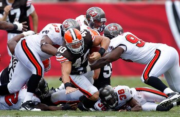 TAMPA, FL - SEPTEMBER 12:  Running back Peyton Hillis #40 of the Cleveland Browns runs the ball against the Tampa Bay Buccaneers during the NFL season opener game at Raymond James Stadium on September 12, 2010 in Tampa, Florida.  (Photo by J. Meric/Getty