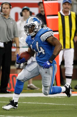 DETROIT - SEPTEMBER 19:  Jahvid Best #44 of the Detroit Lions scores on a 75 yard pass from Shaun Hill #14 during the second quarter of the game against the Philadelphia Eagles at Ford Field on September 19, 2010 in Detroit, Michigan.  (Photo by Leon Hali