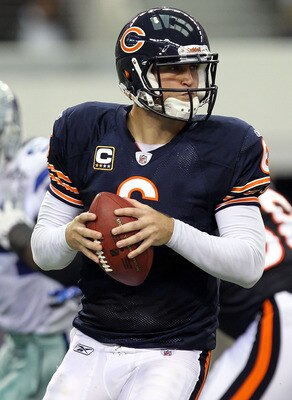 ARLINGTON, TX - SEPTEMBER 19:  Quarterback Jay Cutler #6 of the Chicago Bears looks to pass against the Dallas Cowboys at Cowboys Stadium on September 19, 2010 in Arlington, Texas.  (Photo by Ronald Martinez/Getty Images)