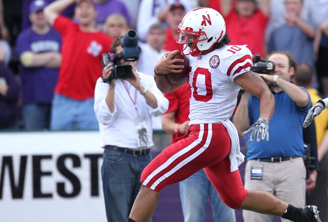 SEATTLE - SEPTEMBER 18: Running back Roy Helu Jr. #10 of the Nebraska Cornhuskers rushes for a touchdown against the Washington Huskies on September 18, 2010 at Husky Stadium in Seattle, Washington. (Photo by Otto Greule Jr/Getty Images)