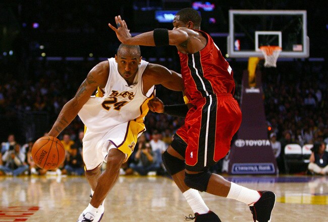 LOS ANGELES, CA - JANUARY 11:  Kobe Bryant #24 of the Los Angeles Lakers drives past Dwyane Wade #3 of the Miami Heat in the fourth quarter at Staples Center on January 11, 2009 in Los Angeles, California. The Lakers defeated the Heat 108-105. NOTE TO USE