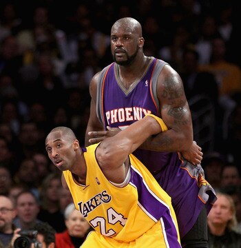 LOS ANGELES, CA - FEBRUARY 26:  Kobe Bryant #24 of the Los Angeles Lakers guards Shaquille O'Neal #32 of the Phoenix Suns during the NBA game at Staples Center February 26, 2009 in Los Angeles, California.  NOTE TO USER: User expressly acknowledges and ag