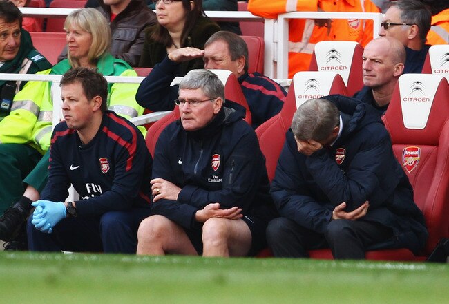 LONDON, ENGLAND - SEPTEMBER 25:  Arsene Wenger manager of Arsenal (R) reacts as he sits on the bench during the Barclays Premier League match between Arsenal and West Bromwich Albion at the Emirates Stadium on September 25, 2010 in London, England.  (Phot