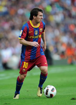 BARCELONA, SPAIN - SEPTEMBER 11:  Lionel Messi of Barcelona controls the ball during the La Liga match between Barcelona and Hercules at the Camp Nou stadium on September 11, 2010 in Barcelona, Spain. Barcelona lost the match 2-0.  (Photo by Jasper Juinen