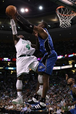 Dwight Sends Nate Robinson's Shot the other way