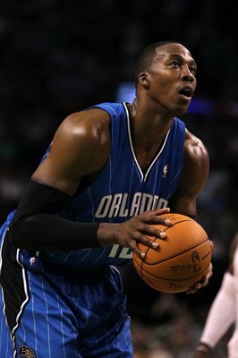 Dwight sizes up a free throw