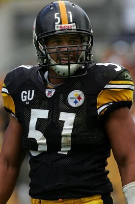 PITTSBURGH - SEPTEMBER 07:  Linebacker James Farrior #51 of the Pittsburgh Steelers during play against the Houston Texans on September 7, 2008 at Heinz Field in Pittsburgh, Pennsylvania.  (Photo by Ronald Martinez/Getty Images)
