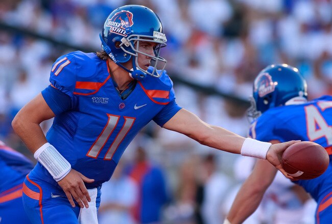 BOISE, ID - SEPTEMBER 25:  Quarterback Kellen Moore #11 of the Boise State Broncos hands off the ball against the Oregon State Beavers at Bronco Stadium on September 25, 2010 in Boise, Idaho.  (Photo by Otto Kitsinger III/Getty Images)