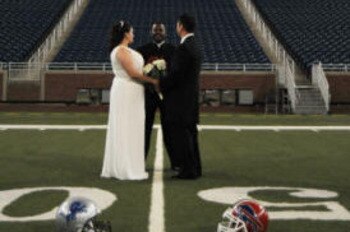 Photo courtesy  http://www.sportsthemedweddings.com/
