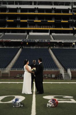 Photo courtesy http://www.sportsthemedweddings.com/