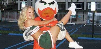 Hurricanes-cheerleader_display_image