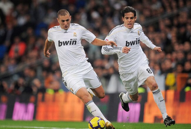 MADRID, SPAIN - FEBRUARY 06:  Karim Benzema (L) and Kaka of Real Madrid in action during the La Liga match between Real Madrid and Espanyol at Estadio Santiago Bernabeu on February 6, 2010 in Madrid, Spain.  (Photo by Denis Doyle/Getty Images)