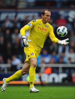 LONDON, ENGLAND - OCTOBER 02:  Mark Schwarzer of Fulham in action during the Barclays Premier League match between West Ham United and Fulham at Boleyn Ground on October 2, 2010 in London, England.  (Photo by Mike Hewitt/Getty Images)