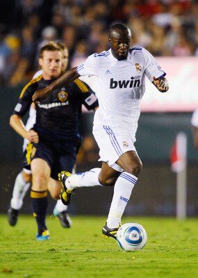 PASADENA, CA - AUGUST 07: Lassana Diarra #10 of Real Madrid during the pre-season friendly soccer match against Los Angeles Galaxy on August 7, 2010 at the Rose Bowl in Pasadena, California. Real Madrid will travel back to Spain after the soccer match com