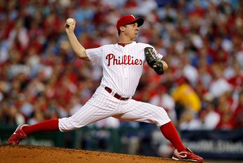 PHILADELPHIA - OCTOBER 08:  Roy Oswalt #44 of the Philadelphia Phillies pitches in Game 2 of the NLDS against the Cincinnati Reds at Citizens Bank Park on October 8, 2010 in Philadelphia, Pennsylvania.  (Photo by Jeff Zelevansky/Getty Images)