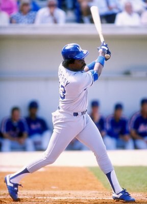 Eddie Murray pretends he's not an Oriole