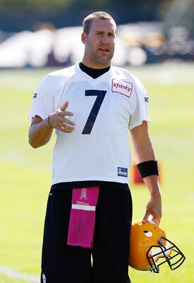 PITTSBURGH - OCTOBER 13:  Ben Roethlisberger #7 of the Pittsburgh Steelers practices at the Pittsburgh Steelers South Side training facility on October 13, 2010 in Pittsburgh, Pennsylvania.  (Photo by Jared Wickerham/Getty Images)