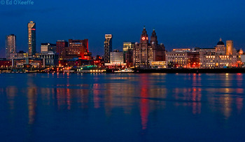 Liverpool_skyline_over_mersey_2009_display_image