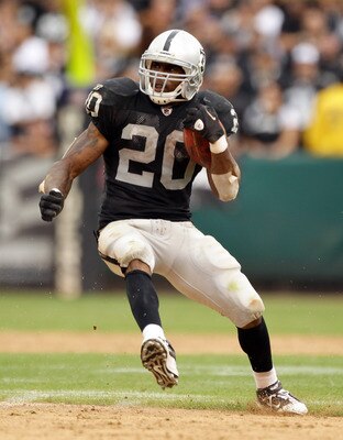 OAKLAND, CA - SEPTEMBER 19:  Darren McFadden #20 of the Oakland Raiders runs with the ball during their game against the St. Louis Rams at the Oakland-Alameda County Coliseum on September 19, 2010 in Oakland, California.  (Photo by Ezra Shaw/Getty Images)