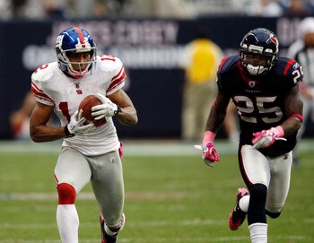 HOUSTON - OCTOBER 10:  Wide receiver Steve Smith #12 of the New York Giants  races down the sidelines as cornerback Kareem Jackson #25 pursues at Reliant Stadium on October 10, 2010 in Houston, Texas.  (Photo by Bob Levey/Getty Images)
