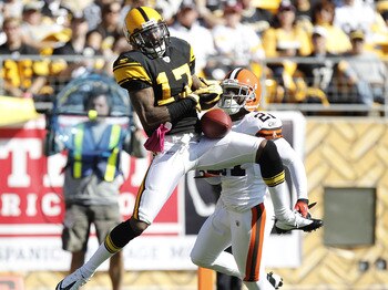 PITTSBURGH - OCTOBER 17:  Mike Wallace #17 of the Pittsburgh Steelers cathces a second quarter touchdown pass in front of Eric Wright #21 of the Cleveland Browns on October 17, 2010 at Heinz Field in Pittsburgh, Pennsylvania.  (Photo by Gregory Shamus/Get
