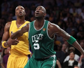 LOS ANGELES, CA - JUNE 17:  Kevin Garnett #5 of the Boston Celtics boxes out Lamar Odom #7 of the Los Angeles Lakers in Game Seven of the 2010 NBA Finals at Staples Center on June 17, 2010 in Los Angeles, California.  NOTE TO USER: User expressly acknowle