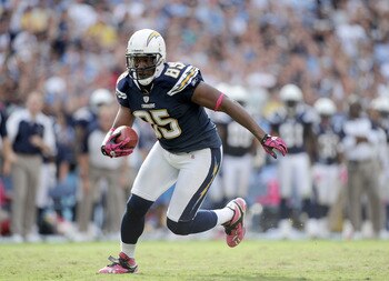SAN DIEGO - OCTOBER 24:  Antonio Gates #85 of the San Diego Chargers runs after his catch against the New England Patriots during the fourth quarter at Qualcomm Stadium on October 24, 2010 in San Diego, California.  (Photo by Harry How/Getty Images)
