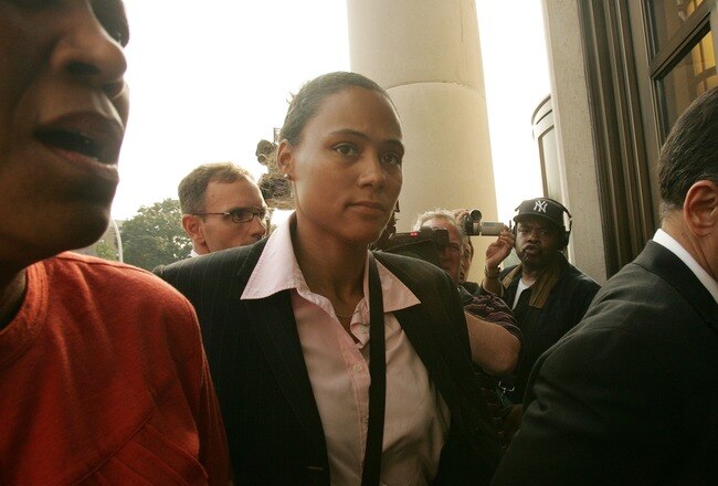 WHITE PLAINS, NY - OCTOBER 5:  Three-time Olympic gold medalist Marion Jones (C) enters a United States federal courthouse October 5, 2007 in White Plains, New York. Jones is expected to plead guilty to charges in connection with steroid use.  (Photo by H