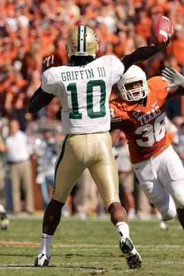AUSTIN, TX - NOVEMBER 8:  Quarterback Robert Griffin #10 of the Baylor Bears passes the bal downfield during the game against the Texas Longhorns on November 8, 2008 at Darrell K Royal-Texas Memorial Stadium in Austin, Texas.  Texas won 45-21. (Photo by B