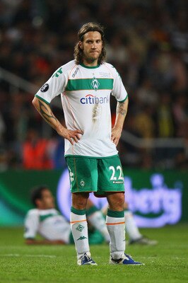 ISTANBUL, TURKEY - MAY 20: Torsten Frings of Werder Bremen looks dejected during the UEFA Cup Final between Shakhtar Donetsk and Werder Bremen at the Sukru Saracoglu Stadium on May 20, 2009 in Istanbul, Turkey.  (Photo by Michael Steele/Getty Images)